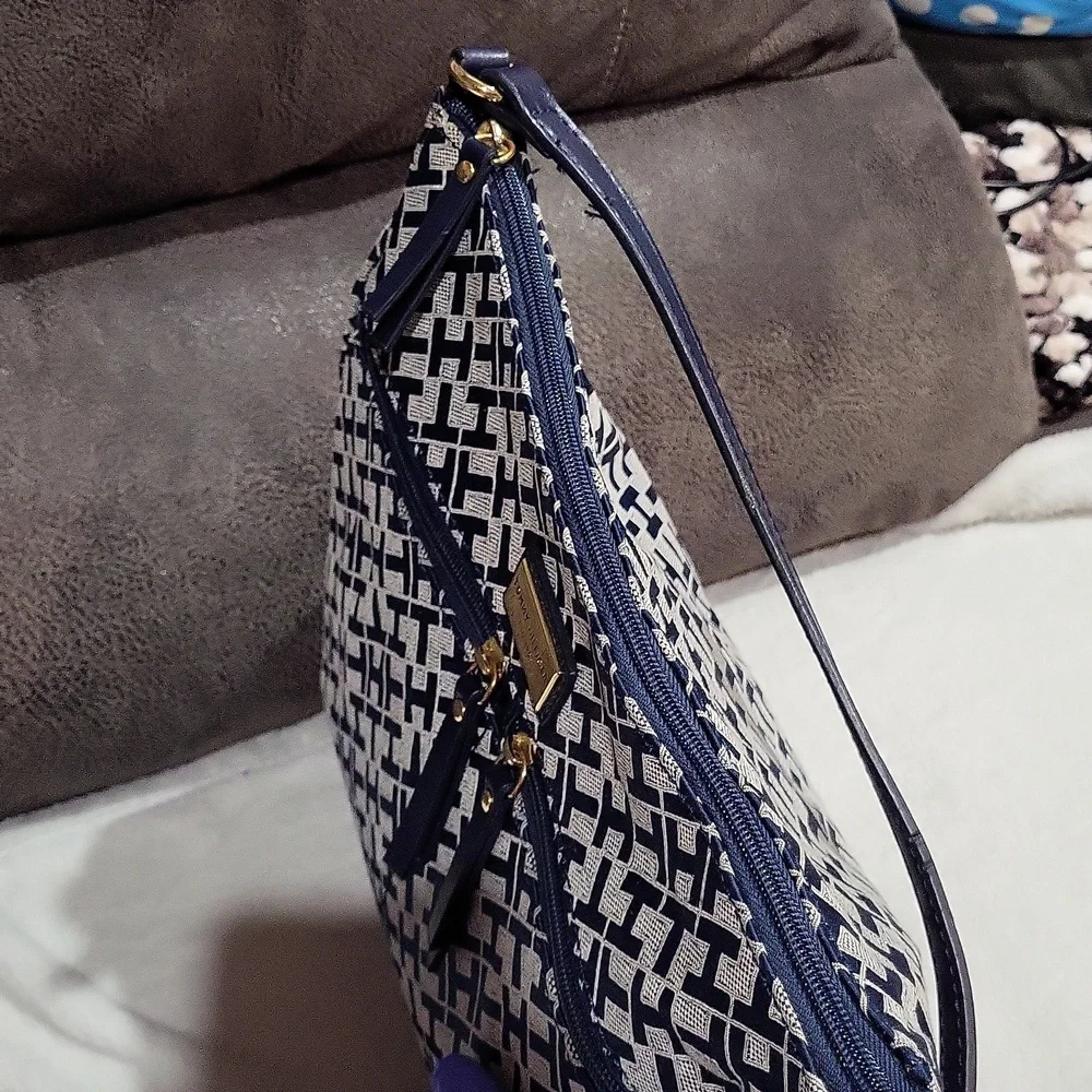 Tommy Hilfiger Purse - Picture 7 of 14